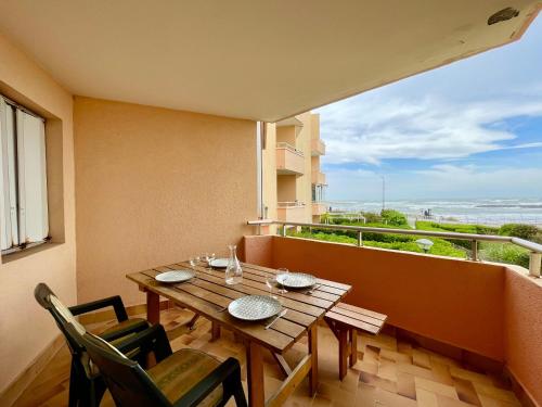 Appartement T3 face à la mer avec terrasse et parking privé à Sète