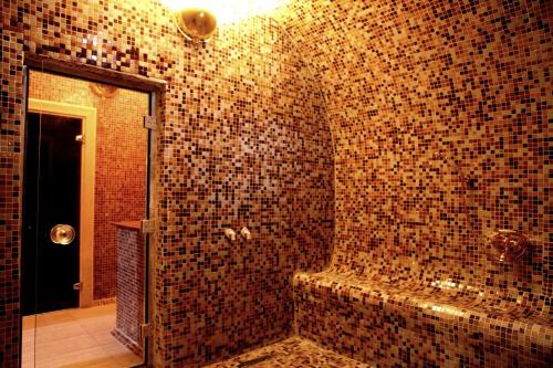 A bathroom at Vego Hotel