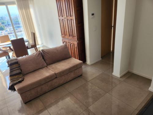 Ein Sitzbereich in der Unterkunft Apartamento céntrico con las mejores vistas de Mendoza