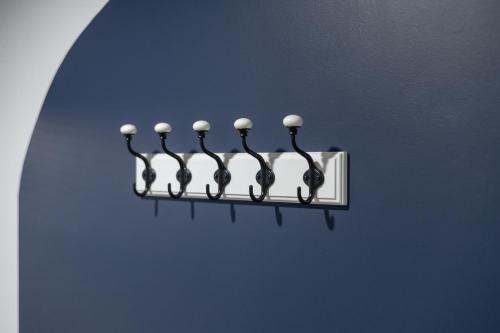 a black and white towel rack on a blue wall at Spacious 4BRTownhouse BTS Onnut 10 Sleeps with Parking in Amphoe Phra Khanong