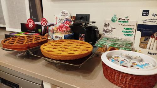 a counter topped with waffles and waffle at Il Giardino di Sofia B&B in Piozzo
