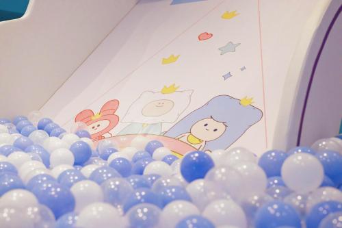 a room with blue balloons and a wall with cartoon characters at Crowne Plaza Shenzhen World Exhibition and Convention Center by IHG in Shenzhen