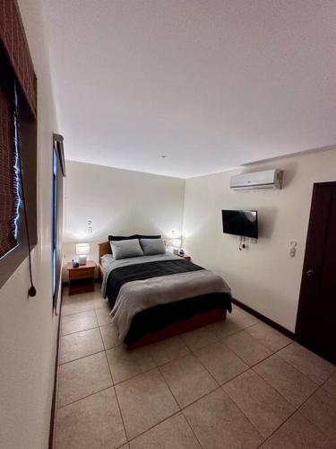 Postel nebo postele na pokoji v ubytování Palmas de Tamarindo Resort, 304E