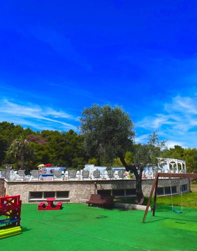 Βραδινή ψυχαγωγία για τους επισκέπτες του Villaggio La Giara
