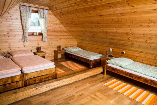 Llit o llits en una habitació de U Martinov