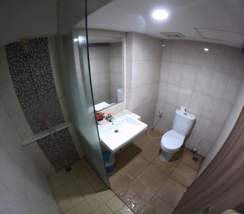 Ένα μπάνιο στο Student Park 311 by We Stay