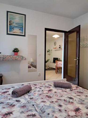 Cozy-family apartment (5-10 min from main market)
