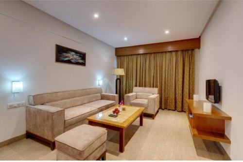 Ein Sitzbereich in der Unterkunft The Caliph Hotel, Mumbai Near Powai Lake