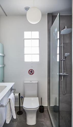 Crispi Luxury & Spacious Apt-Sour Sisters Apts