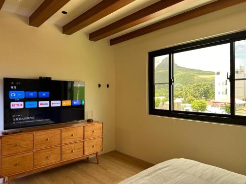 TV a/nebo společenská místnost v ubytování Here Hotel 宅這兒私宅-墾丁A宅