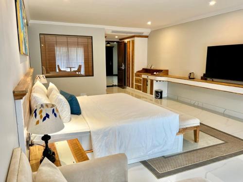 TV a/nebo společenská místnost v ubytování Sabina Luxury Boutique Hotel & Villa