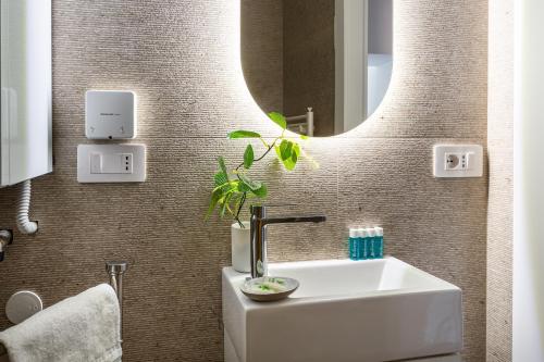 iFlat Bright Brand New 2-Bedroom Apt in Monti