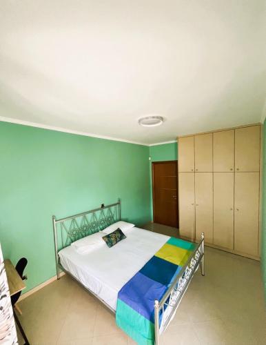 Ένα ή περισσότερα κρεβάτια σε δωμάτιο στο Koneva House