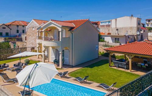 Stunning Home In Pirovac With Kitchen