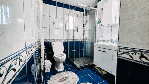 Koupelna v ubytování Prishtina Urban Apartment