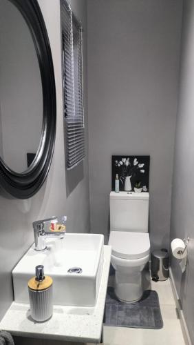 Ένα μπάνιο στο J & M Elegant Escape