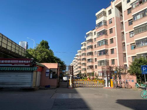 Kejiranan di persekitaran atau kejiranan dekat dengan apartmen