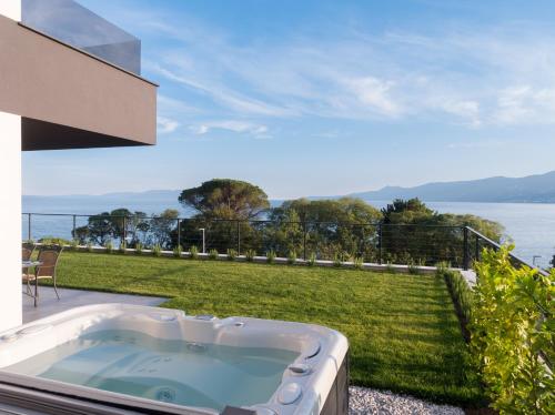 The Blue Star luxury apartment with a sea view and a private parking