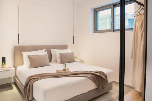 Katil atau katil-katil dalam bilik di IONAS Parga Villas - Adults Only