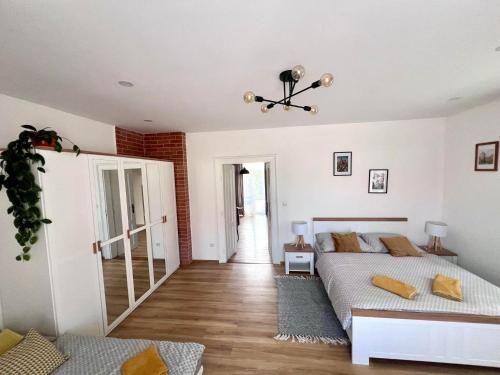 Кровать или кровати в номере Apartments Old Town