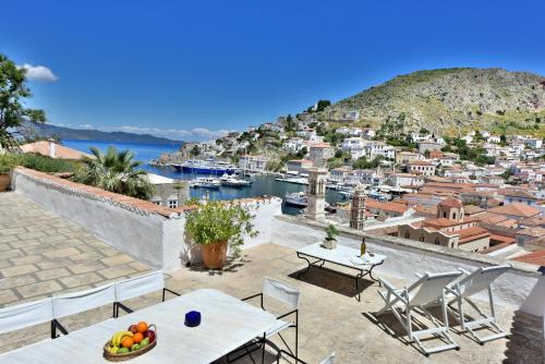 Captain’s House – Historical home in Hydra 1800