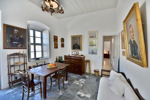 Fotografie z fotogalerie ubytování Captain's House - Historical home in Hydra 1800 v destinaci Hydra