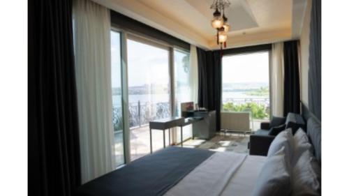 Ruang duduk di Kronos Hotel