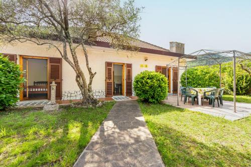 Foto GuestHost - Yunger House with Garden and Balcony x5 1