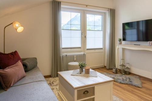 TV a/nebo společenská místnost v ubytování Berge, Balkon und top Ausstattung mitten in Sonthofen JS2