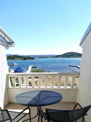 Apartment by the sea A4