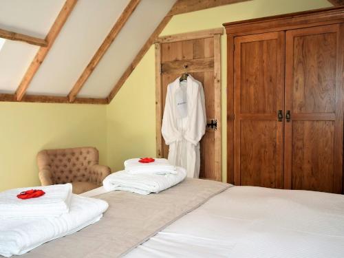 Postel nebo postele na pokoji v ubytování 1 bed property in Etchingham 62641