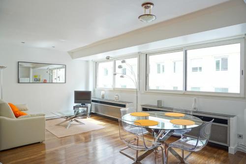 Rue Beaujon - Paris 8