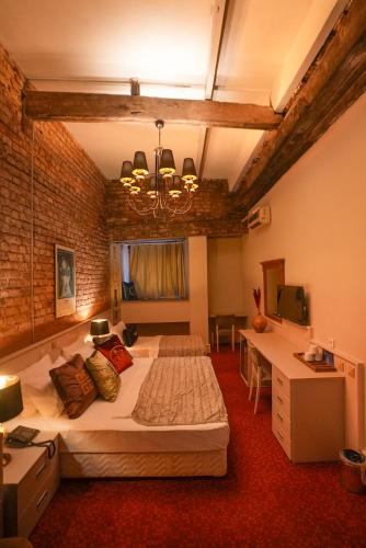 a large bedroom with a large bed and a desk at Aria Palace Taksim & Spa in Istanbul