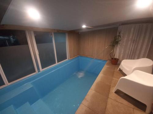 Bazén v ubytování Loft super equipado con pileta climatizada nebo v jeho okolí