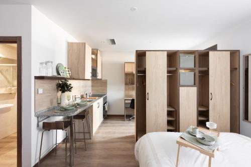 Кухня или мини-кухня в Stephouse Pozuelo Europa
