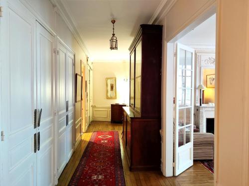 Peaceful 15th Paris Apartment with Metro Access