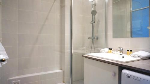 Peaceful 15th Paris Apartment with Metro Access