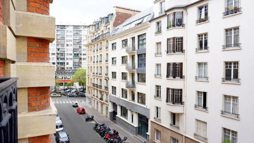Peaceful 15th Paris Apartment with Metro Access