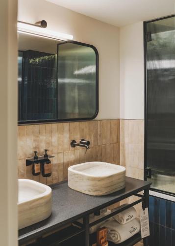 Bilik mandi di Hotel Regina Barcelona