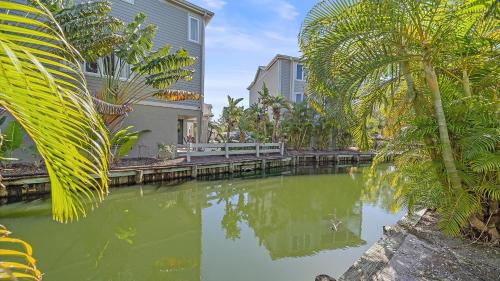 Galería fotográfica de Surf and Turf at Cedars East en Longboat Key
