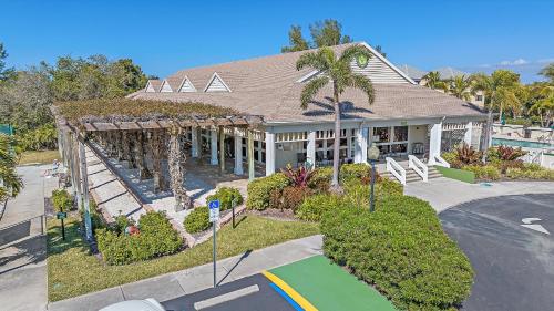 Galería fotográfica de Surf and Turf at Cedars East en Longboat Key
