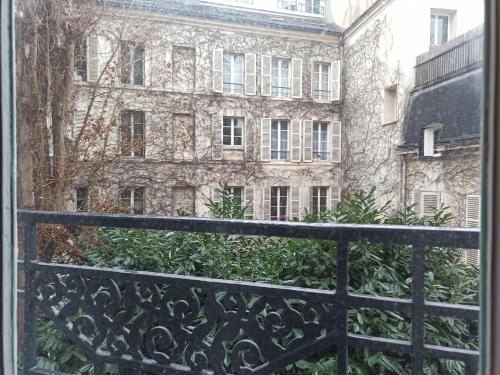 Paris 6th Cultural Apartment in Saint Germain des Pres