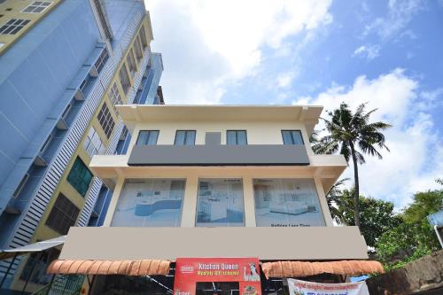 Bangunan di mana terletaknya rumah tamu ini