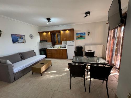 Kuchyň nebo kuchyňský kout v ubytování Caryatis Ntoridis Studios & Apartments in Afitos