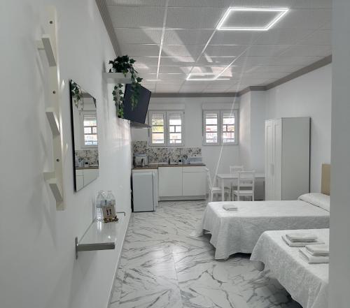 A bed or beds in a room at Hotel Avenida