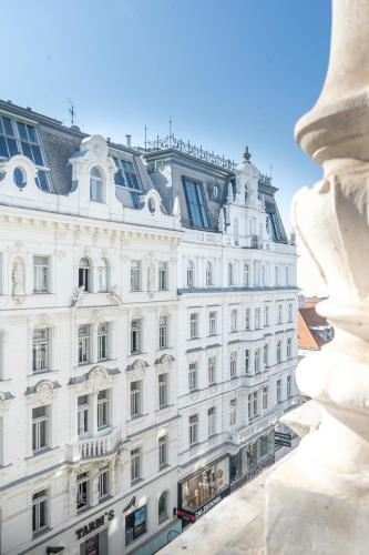 a large white building in front at Aviano Boutique Hotel in Vienna