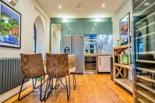 Køkken eller tekøkken på Finest Retreats - The Church Vaults