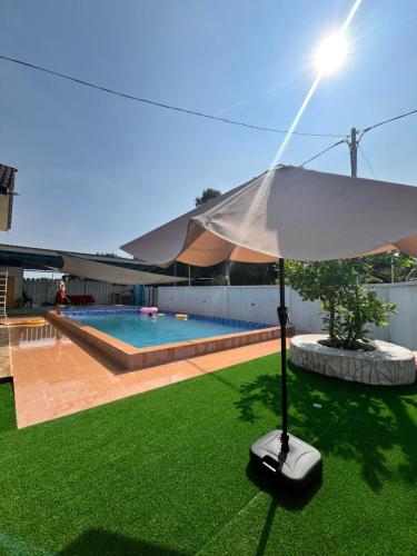 Swimmingpoolen hos eller tæt på mommy cottage pool homestay