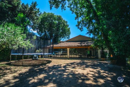 Villa spacieuse, grande piscine et jardin