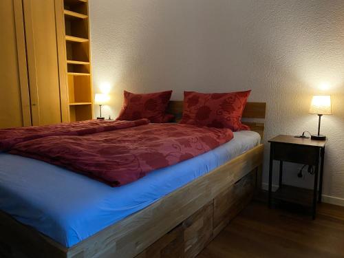 Postel nebo postele na pokoji v ubytování Ferienwohnung Alpen-Zauber Leukerbad